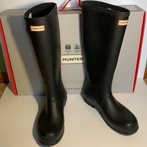 Size 10M Men’s black tall Hunter boots